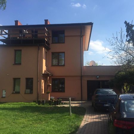 Ferienwohnung Samodzielny Pokoj W Wygodnym Domu Z Parkingiem Piaseczno  Exterior foto