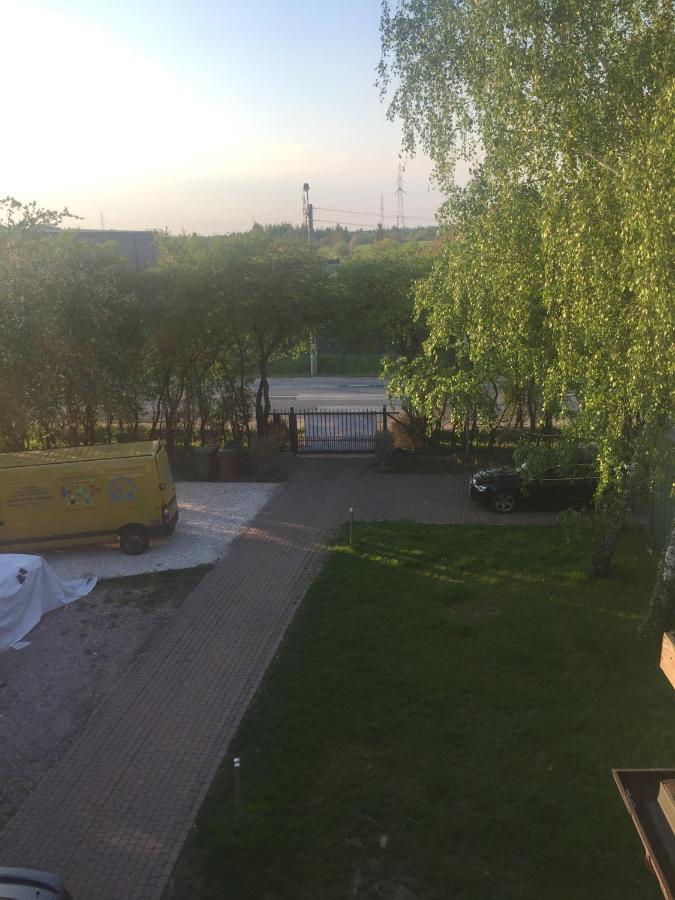 Ferienwohnung Samodzielny Pokoj W Wygodnym Domu Z Parkingiem Piaseczno  Exterior foto