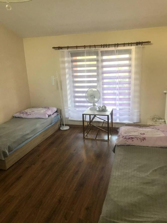 Ferienwohnung Samodzielny Pokoj W Wygodnym Domu Z Parkingiem Piaseczno  Exterior foto